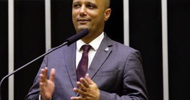 Vereador Major Vitor Hugo propõe reconhecimento público a boas condutas cívicas com premiações e incentivos em Goiânia