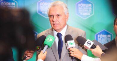 “Não existe cidadania plena com analfabetismo”, diz Caiado durante premiação a escolas