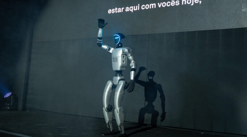 Séren Hausen estreia o primeiro sistema de delivery com humanoide em um residencial de Goiânia
