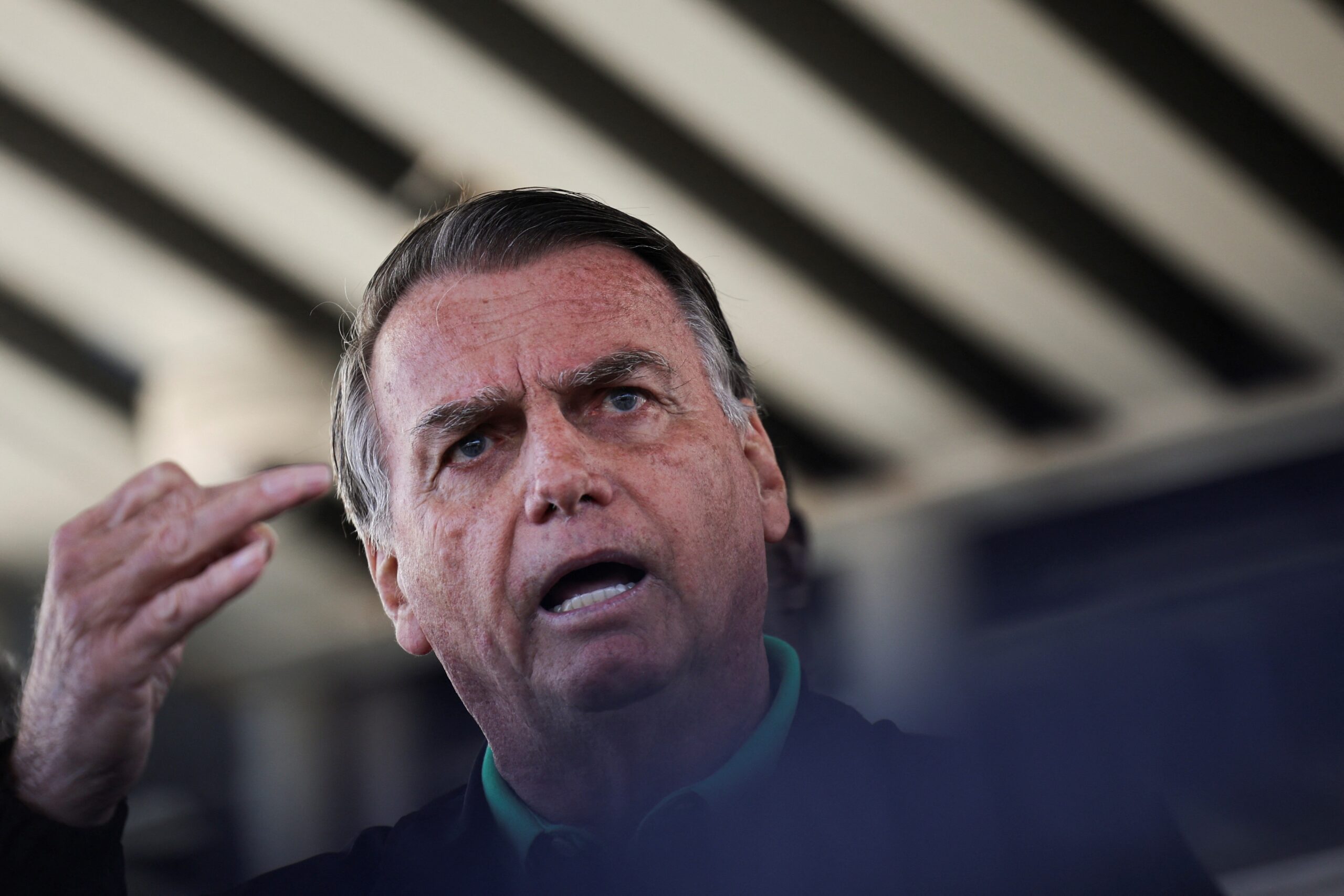 Moraes decreta prisão domiciliar de Jair Bolsonaro após descumprimento de medidas cautelares
