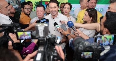 Prefeito Vilela entrega 83 escrituras na 1ª etapa do programa Aparecida Legal 2025