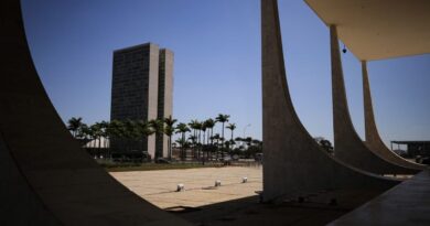 Câmara rejeita MP tributária e inflige derrota ao Governo Lula