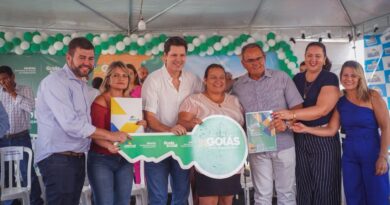 Daniel Vilela destaca transformação social em entrega de 100 casas a custo zero