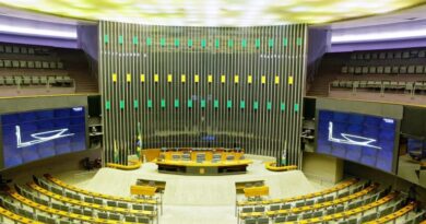 Em derrota para o Governo, Câmara adia votação da MP do IOF e texto perde validade