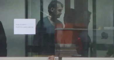 Moraes e Dino votam por manter prisão preventiva de Bolsonaro no STF