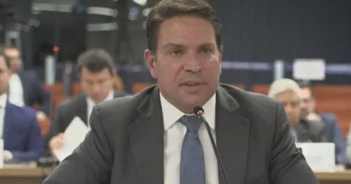 Ramagem deixa o país às vésperas de trânsito em julgado; PSOL pede prisão e extradição