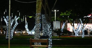 Prefeito Sandro Mabel inaugura iluminação do “Natal para Todos” na Praça Wilson Sales