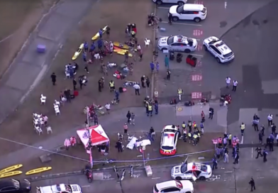 Ataque terrorista a tiros durante evento judaico em praia da Austrália deixa mortos e feridos Ataque terrorista a tiros durante evento judaico em praia da Austrália deixa mortos e feridos