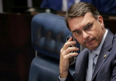 Centrão resiste e tenta isolar Flávio Bolsonaro Centrão resiste e tenta isolar Flávio Bolsonaro