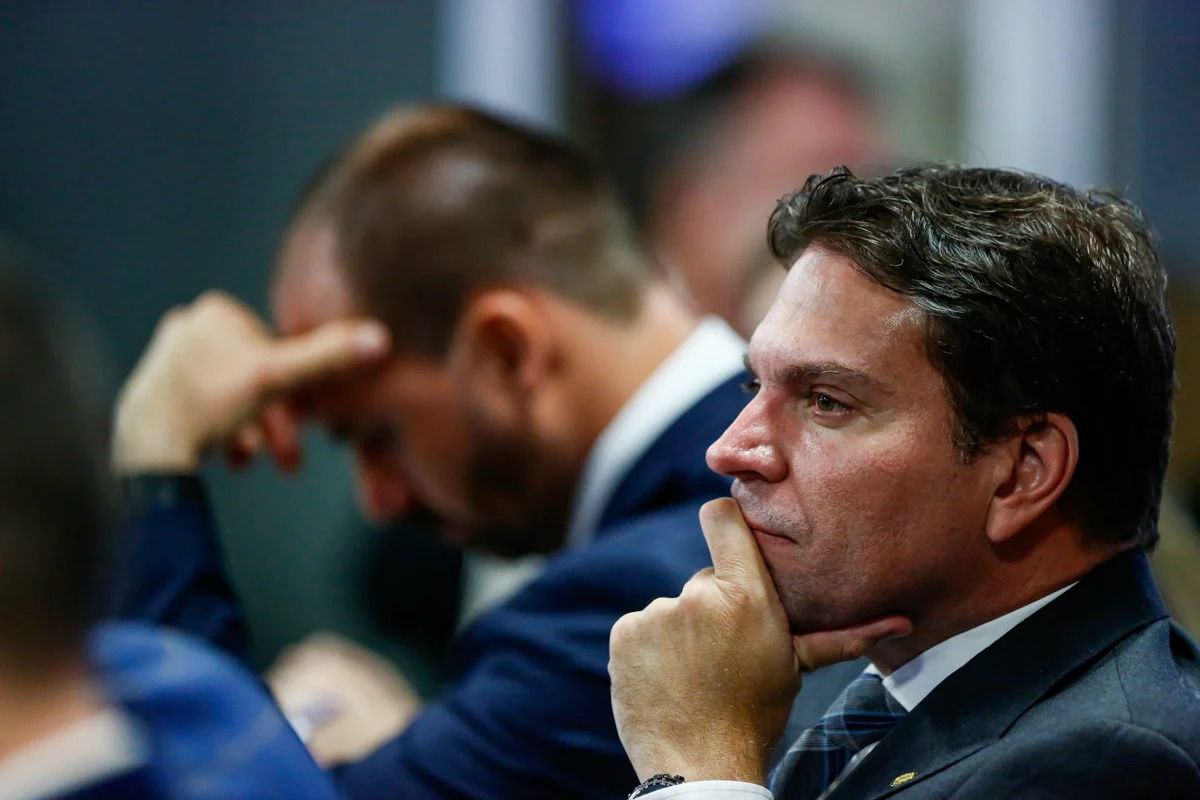 Motta cassa Eduardo Bolsonaro e Ramagem