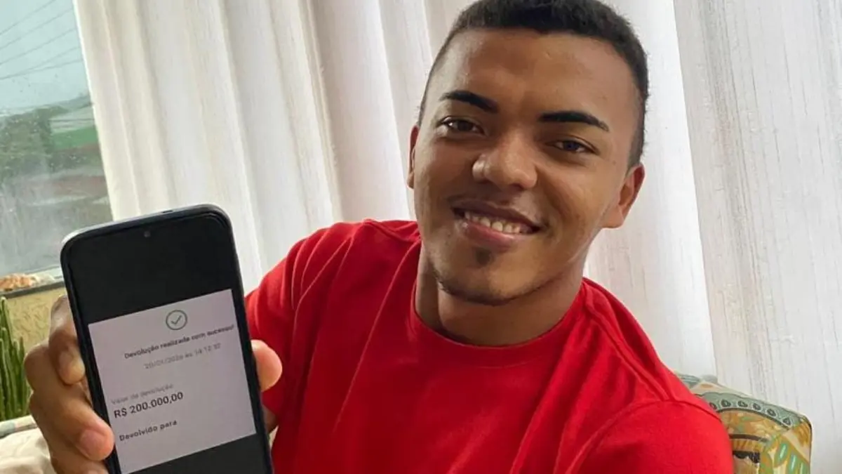PIX de R$ 200 mil enviado por engano é devolvido por estudante em Goiânia