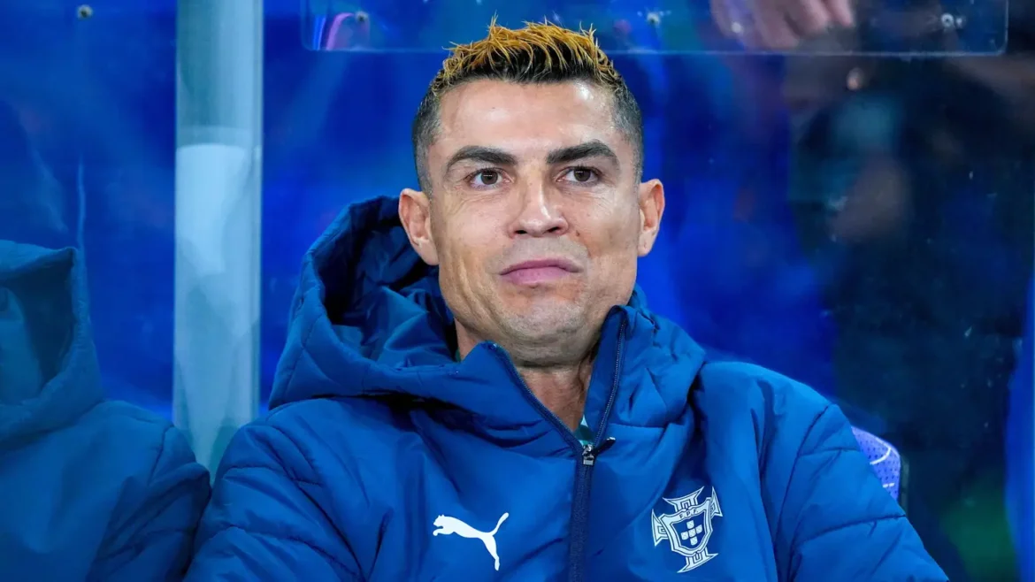 Cristiano Ronaldo com a camisa da seleção de Portugal