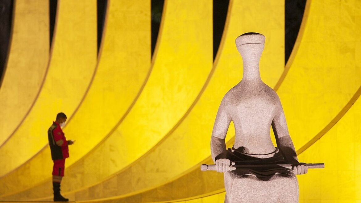 Supremo Tribunal Federal: escultura A Justiça em fotografia de arquivo de 2020